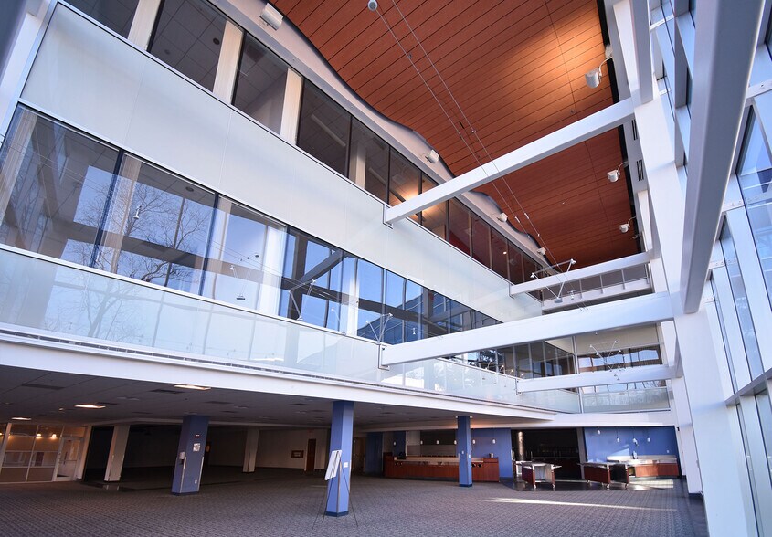 174 Middlesex Tpke, Bedford, MA à louer - Photo de l’immeuble – Image 2 sur 7