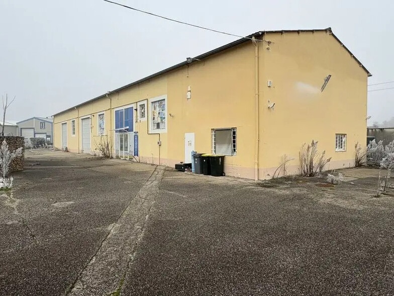 Bureau dans Meyzieu à louer - Photo de l’immeuble – Image 2 sur 11