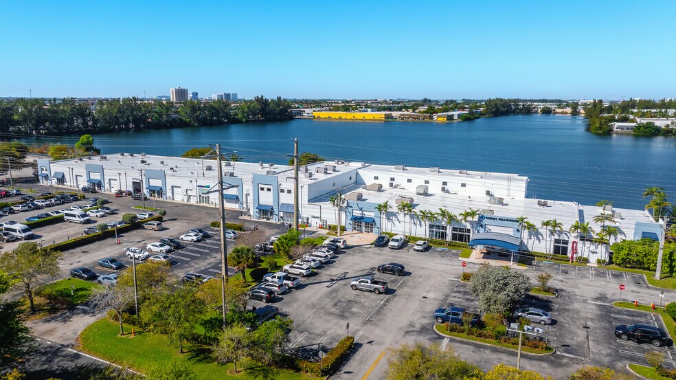 9000 NW 15th St, Doral, FL à vendre - Photo de l’immeuble – Image 2 sur 29