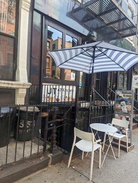 348-358 W 47th St, New York, NY à louer - Photo de l’immeuble – Image 1 sur 7