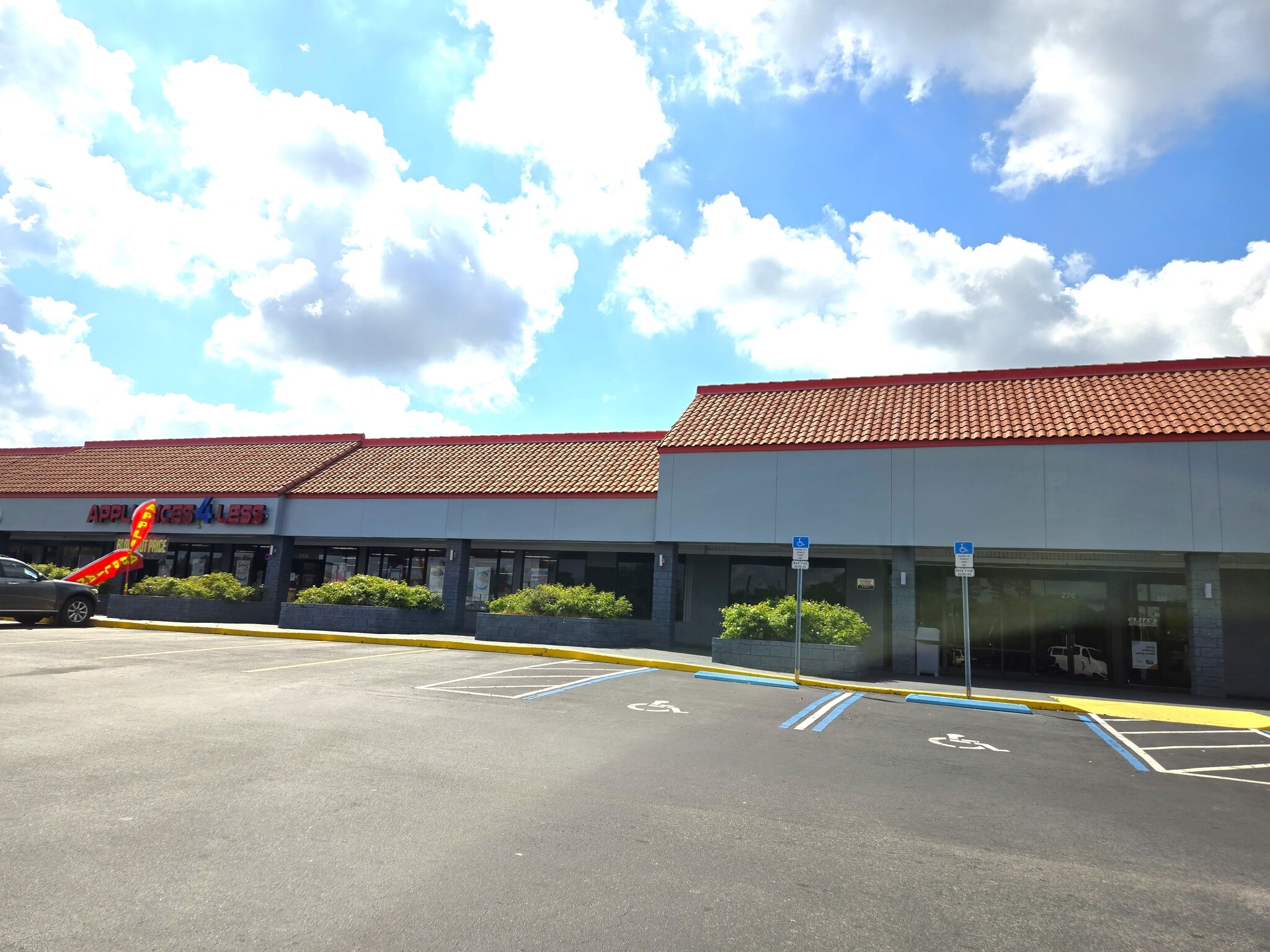 200 W Ardice Ave, Eustis, FL à louer Photo principale– Image 1 sur 4