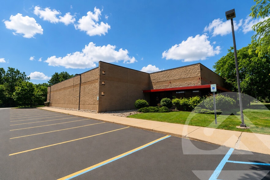 301-302 Appian Way, Brighton, MI à louer - Photo principale – Image 1 sur 1