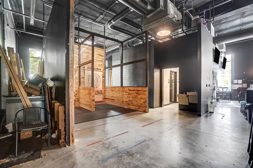 350 E 6th St, Charlotte, NC à louer - Photo de l’immeuble – Image 2 sur 9