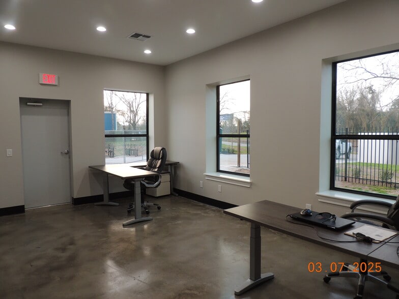 2309 Wade Cir S, Conroe, TX à vendre - Photo intérieure – Image 2 sur 17