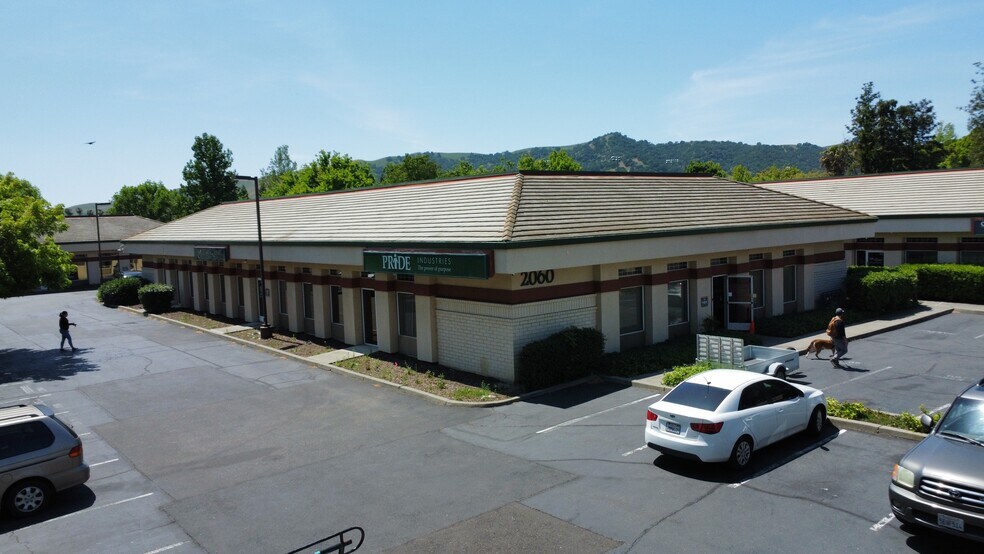 2060 Peabody Rd, Vacaville, CA à vendre - Photo de l’immeuble – Image 2 sur 8