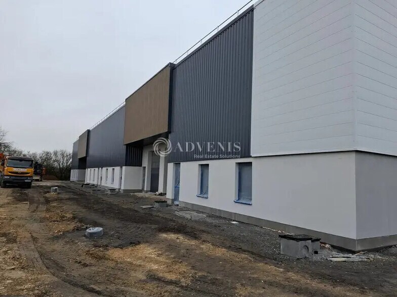 Local d’activités dans Atton à louer - Photo de l’immeuble – Image 2 sur 8