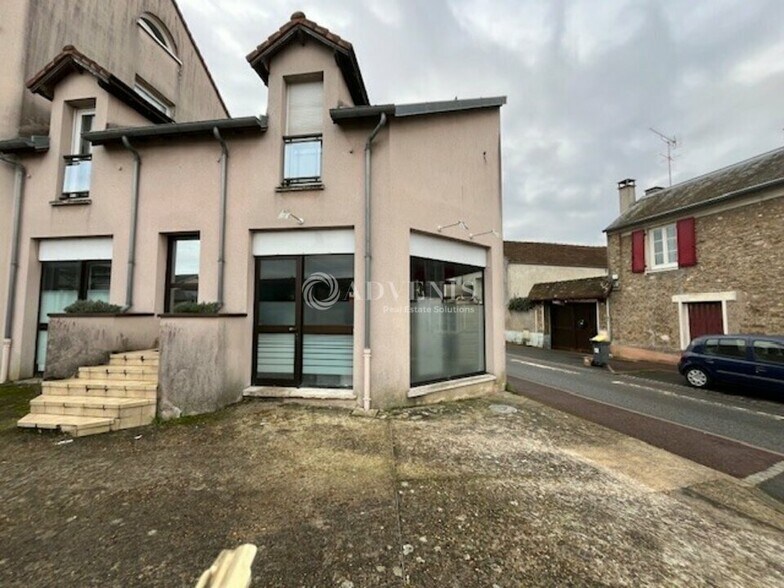 1 Rue Aux Fleurs, Voisins-le-Bretonneux à louer - Photo de l’immeuble – Image 3 sur 7