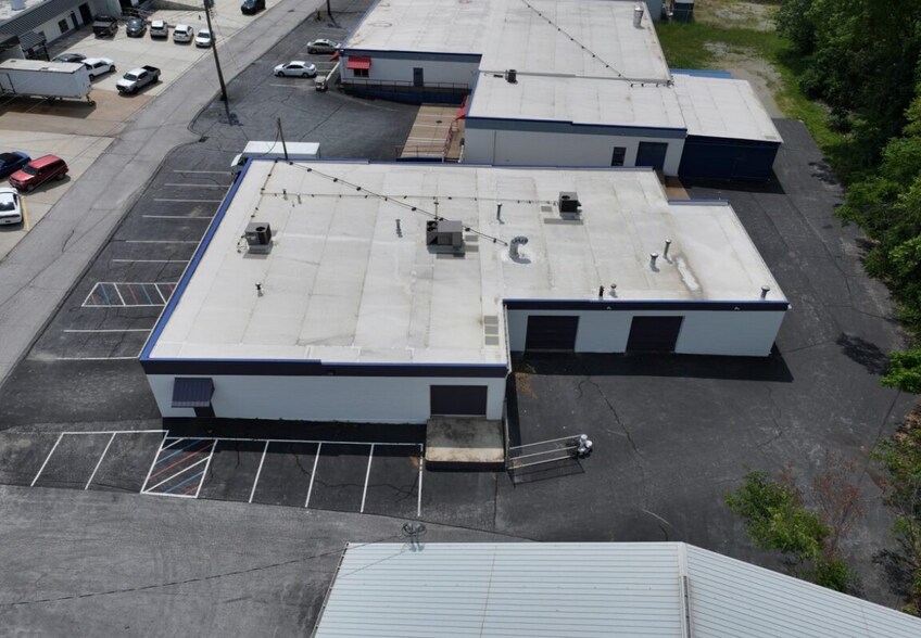 1427 W Lark Industrial Dr, Fenton, MO à louer - Photo de l’immeuble – Image 3 sur 5
