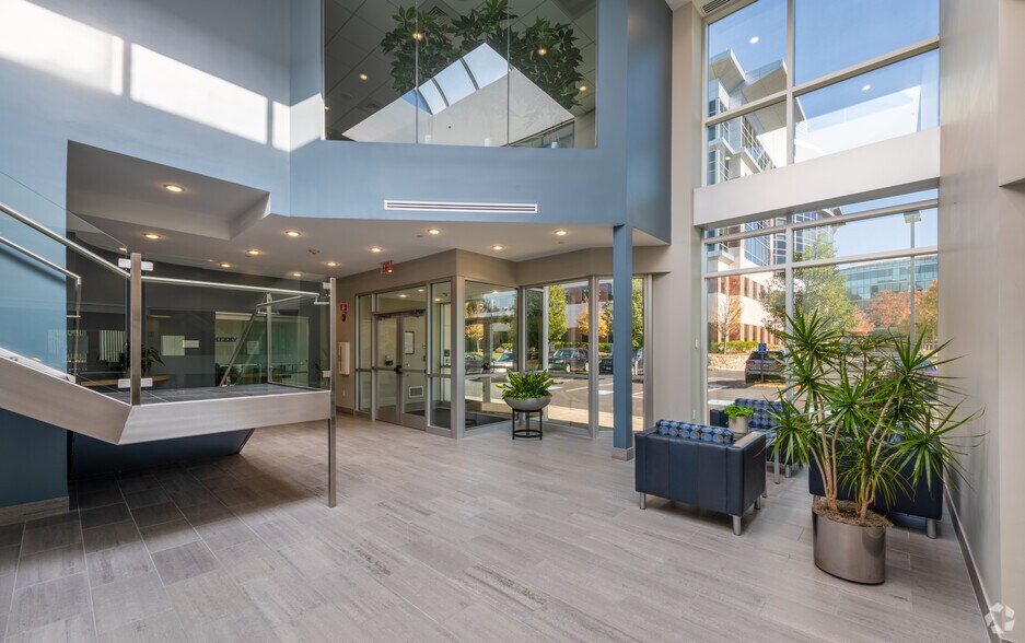 80 Blanchard Rd, Burlington, MA à louer - Hall d’entrée – Image 2 sur 19