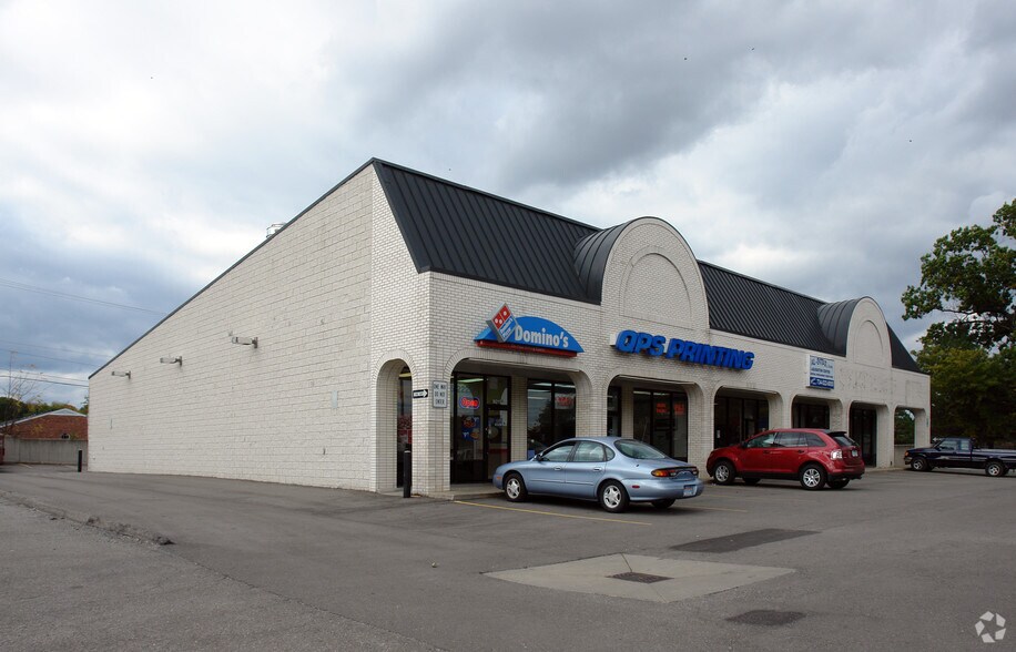 8017-8067 N Wayne Rd, Westland, MI à louer - Photo de l’immeuble – Image 3 sur 5