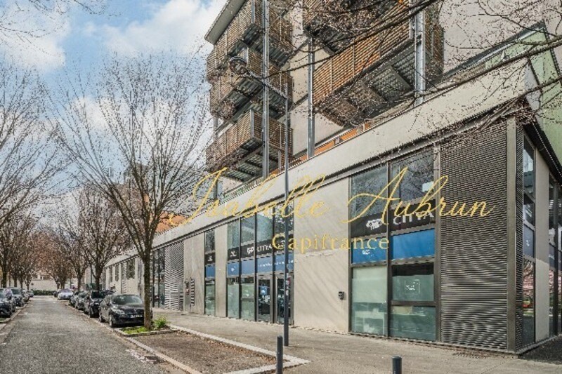 Local d’activités dans Grenoble à louer - Photo de l’immeuble – Image 1 sur 7