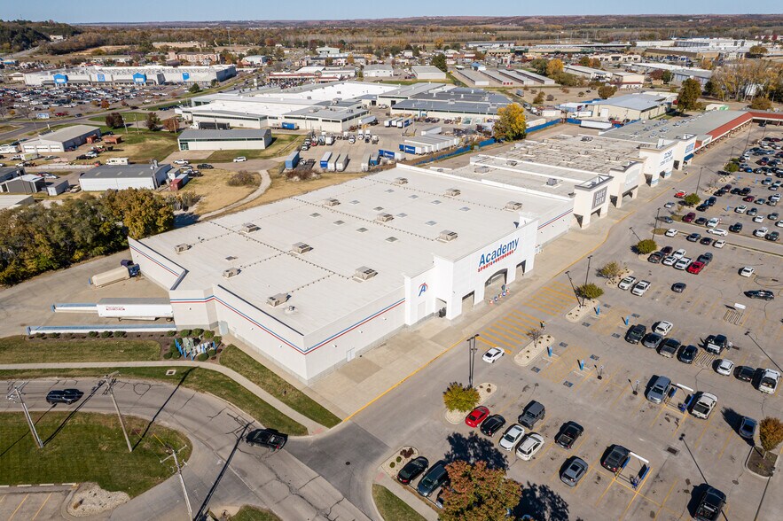 401 E Poyntz Ave, Manhattan, KS à vendre - Photo de l’immeuble – Image 2 sur 19