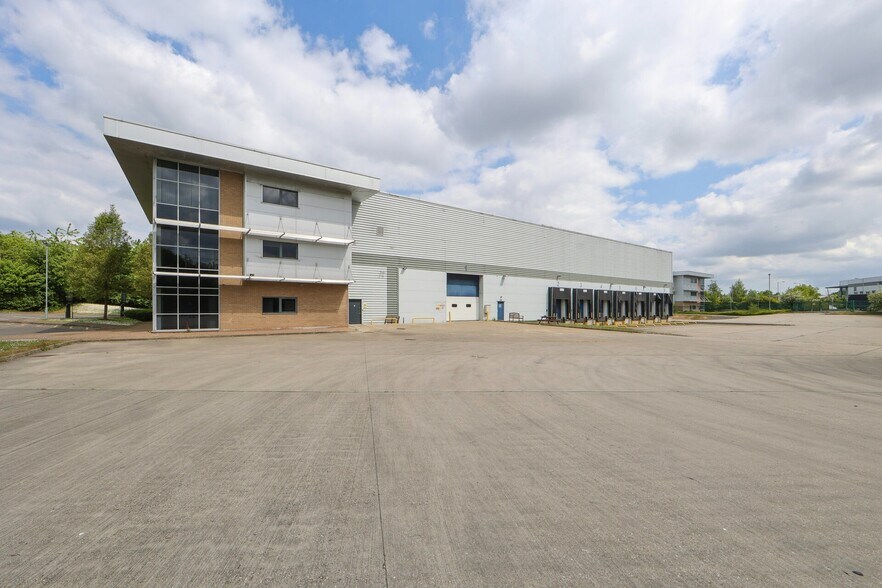 Unit 10A & 10B, 700 Avenue West, Skyline 120, Braintree à louer - Photo de l’immeuble – Image 2 sur 6