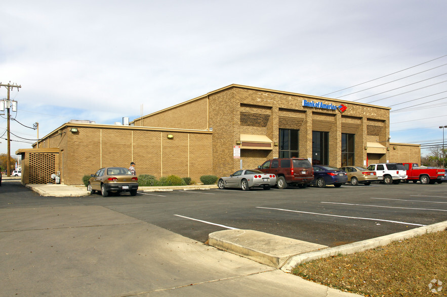 111 Rayburn Dr, San Antonio, TX à louer - Photo de l’immeuble – Image 3 sur 5