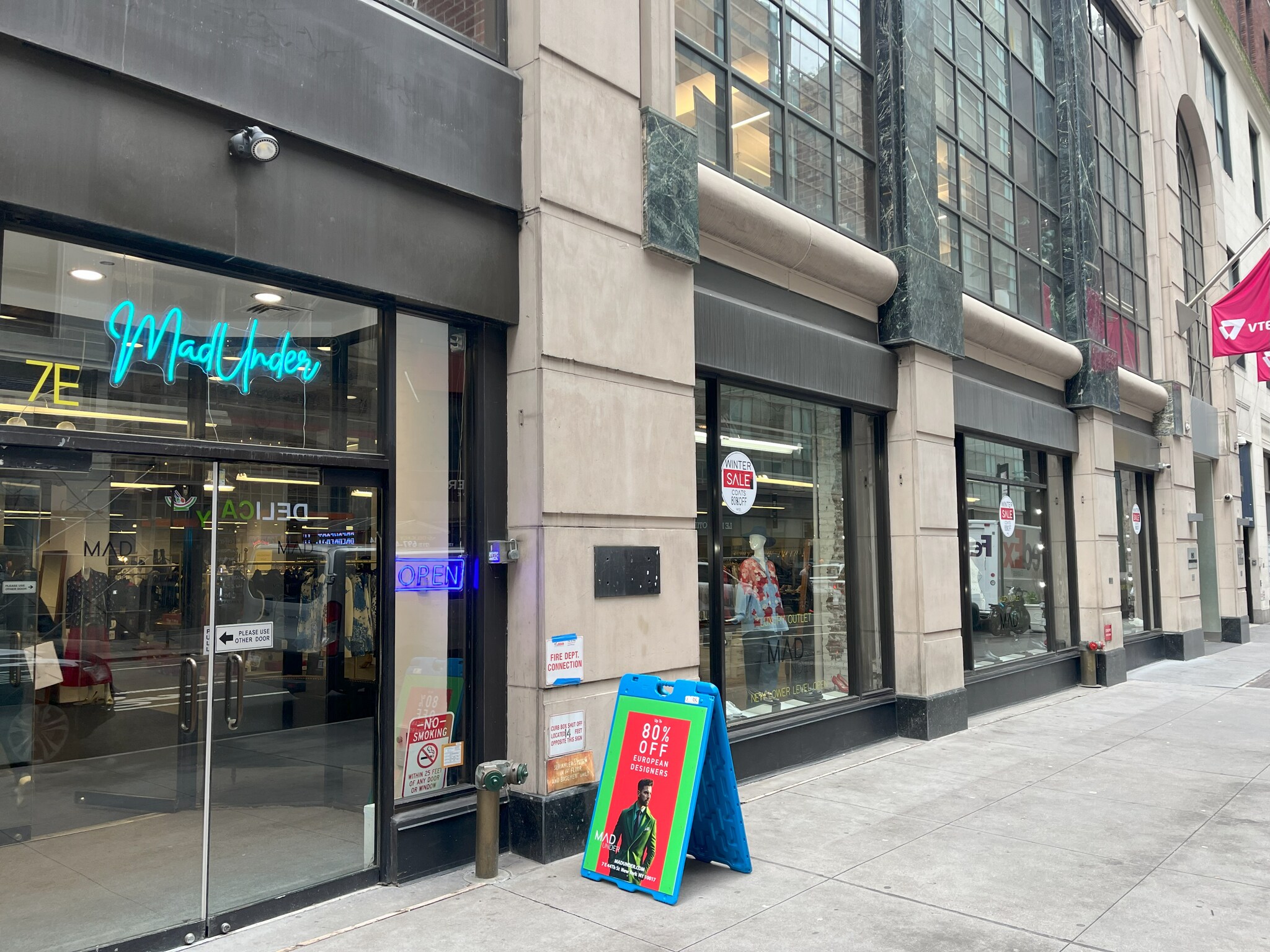 11 E 44th St, New York, NY à louer Photo de l’immeuble– Image 1 sur 11