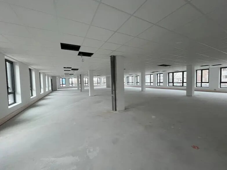 50 Boulevard Ambroise Croizat, Vénissieux à vendre - Photo de l’immeuble – Image 3 sur 14