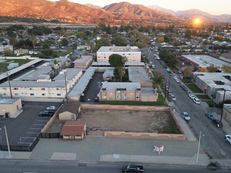 4253 N Sierra Way, San Bernardino, CA à vendre - Photo de l’immeuble – Image 1 sur 12