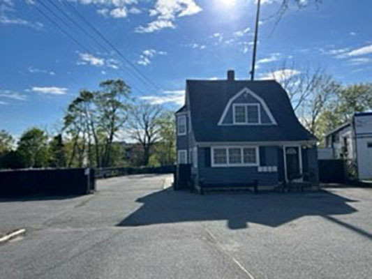 282 Railroad Ave, Sayville, NY à louer - Photo principale – Image 1 sur 3