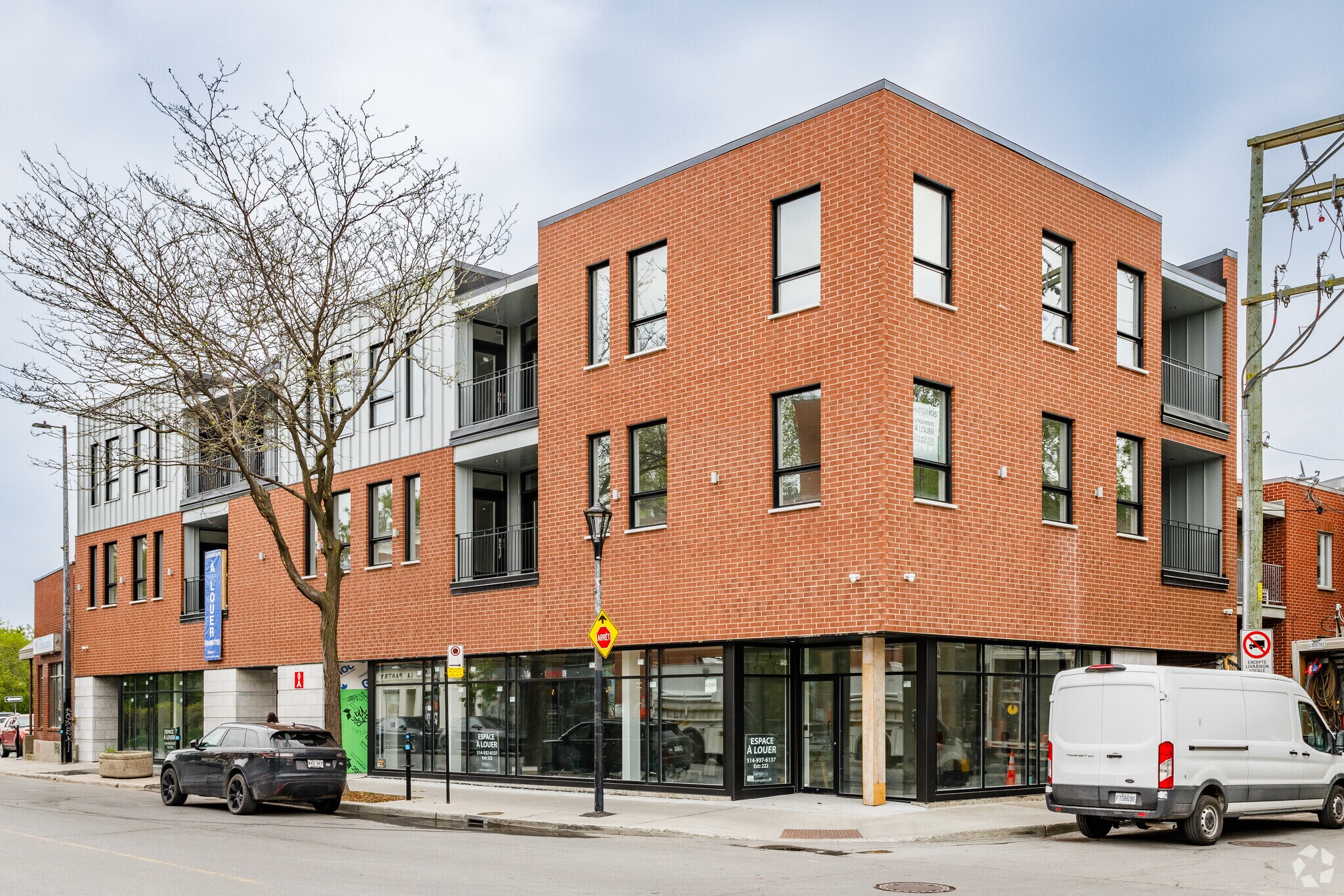4220 Rue Notre-Dame O, Montréal, QC à louer Photo principale– Image 1 sur 4