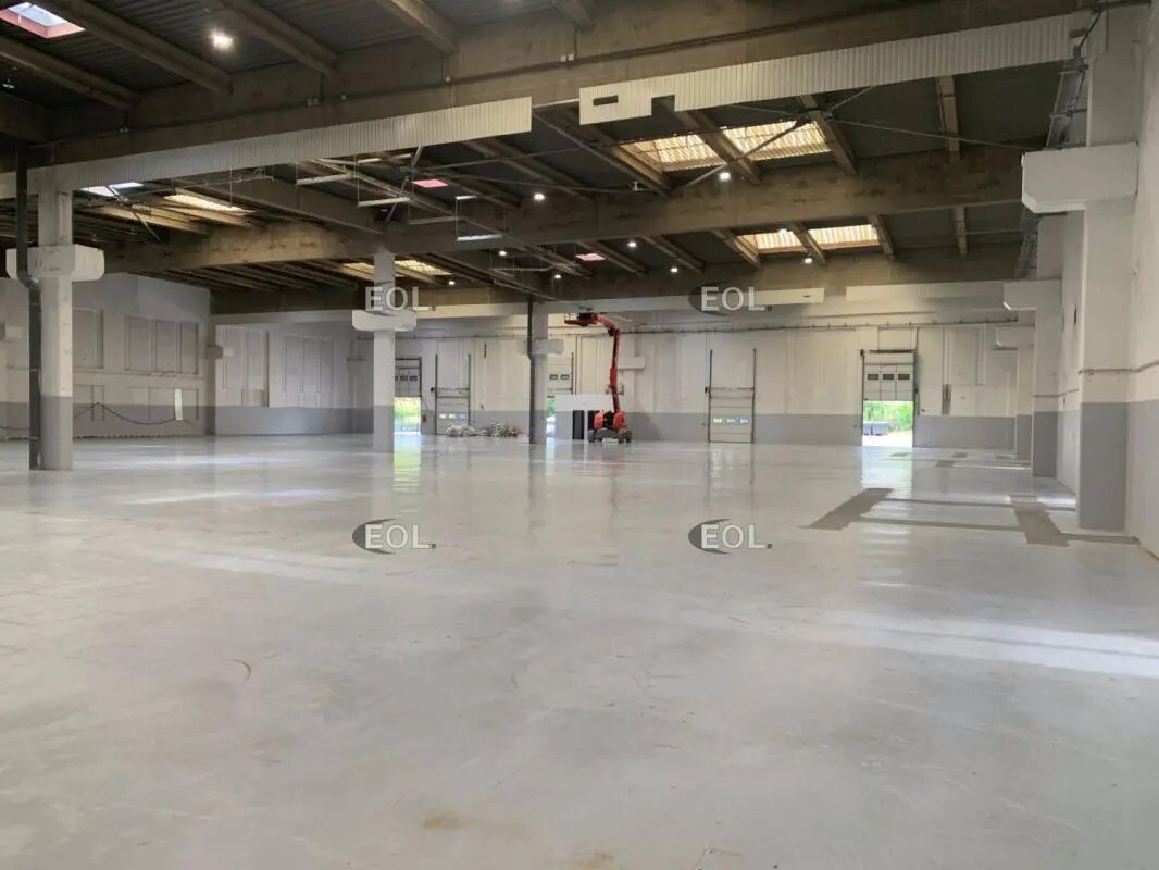 Industriel/Logistique dans SAINT-OUEN-L'AUMONE à louer Photo de l’immeuble– Image 1 sur 9