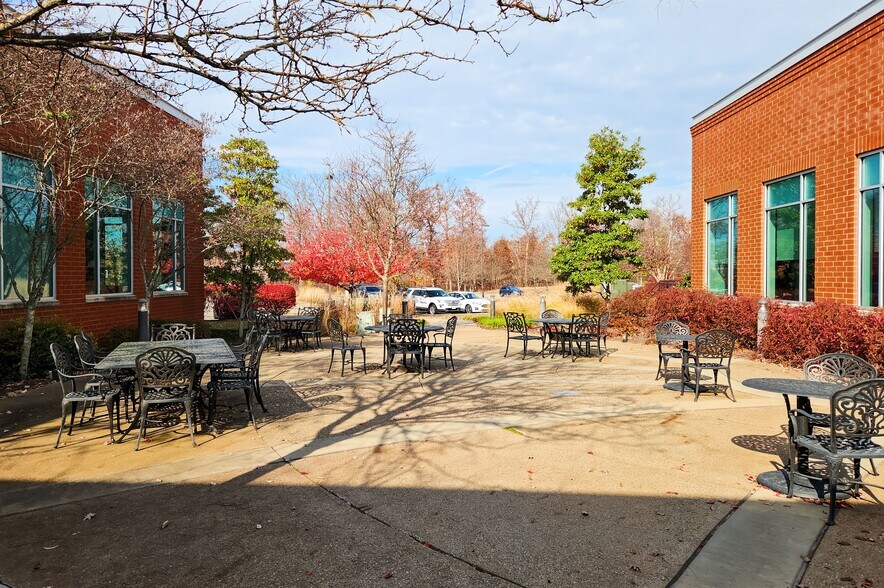 50 Pennwood Pl, Warrendale, PA à louer - Photo de l’immeuble – Image 2 sur 15