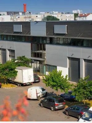 Local d’activités dans Saint-Denis à louer - Photo de l’immeuble – Image 3 sur 10