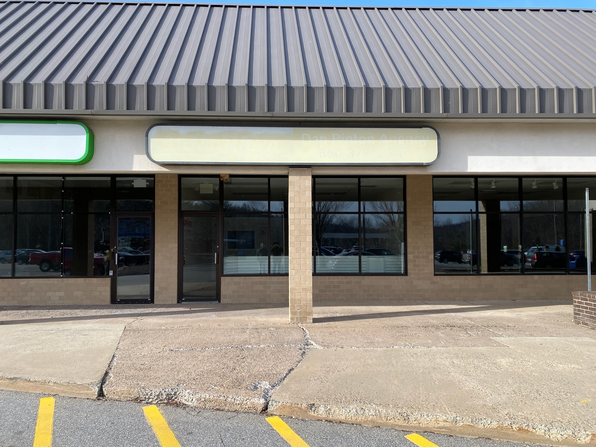 200 New Hartford Rd, Winsted, CT à louer Photo de l’immeuble– Image 1 sur 2