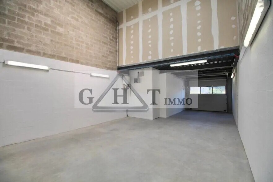 Industriel/Logistique dans Saint-Pierre-du-Perray à louer - Photo intérieure – Image 2 sur 3