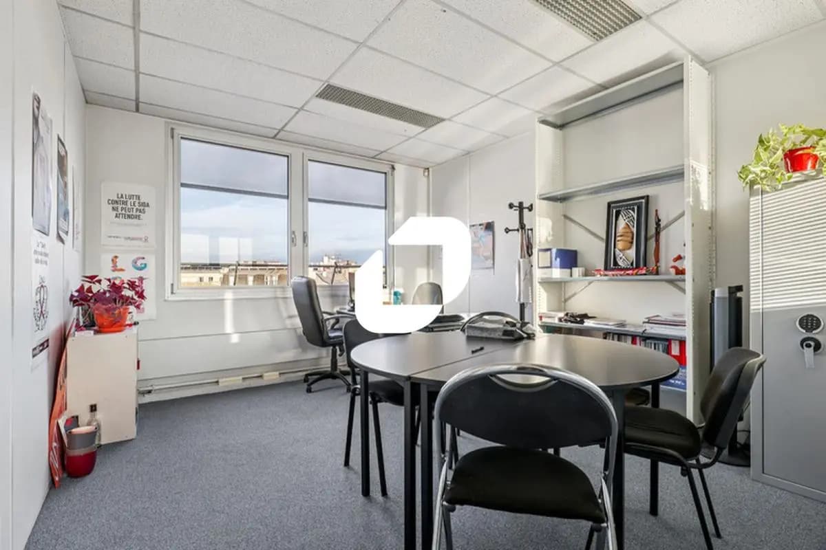 228 Rue Du Faubourg Saint-Martin, Paris à louer Photo intérieure– Image 1 sur 14
