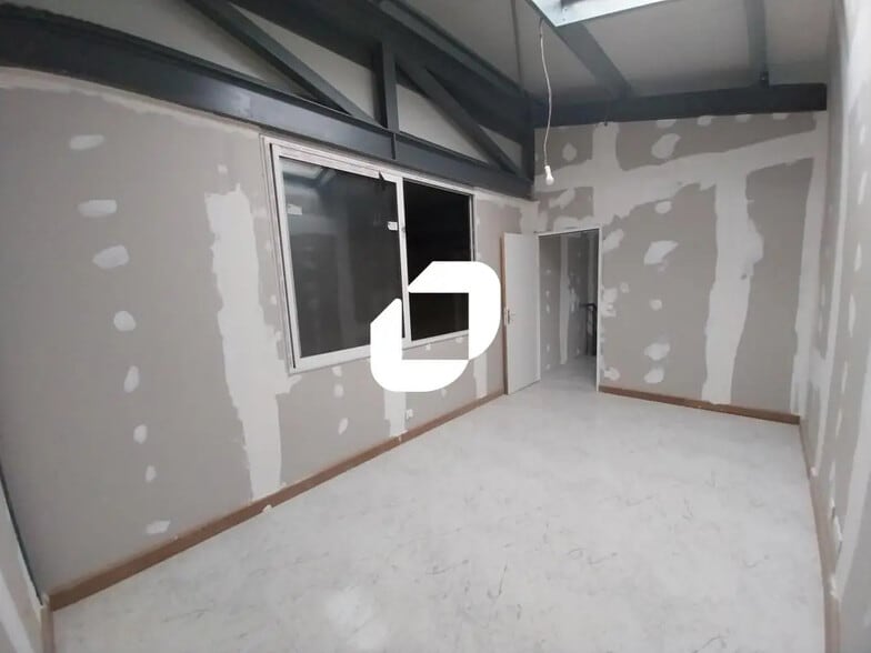 Local d’activités dans Montfermeil à louer - Photo intérieure – Image 3 sur 13