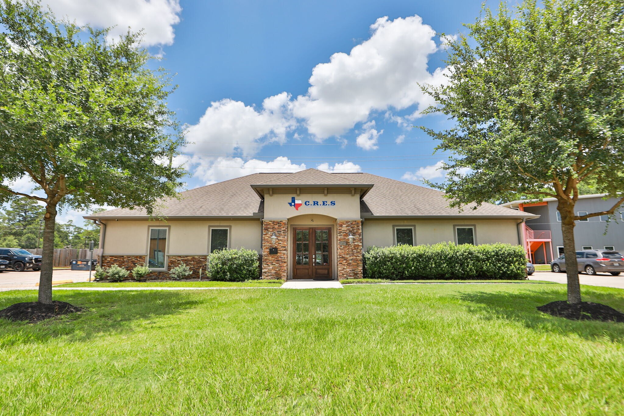 13715 Office Park Dr, Houston, TX à vendre Photo de l’immeuble– Image 1 sur 55
