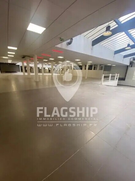 Local commercial dans Paris à louer - Photo de l’immeuble – Image 2 sur 8