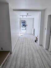 531 Yonge St, Toronto, ON à louer Photo intérieure– Image 1 sur 2