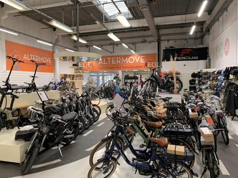 Local d’activités dans Éragny à louer - Photo de l’immeuble – Image 2 sur 11