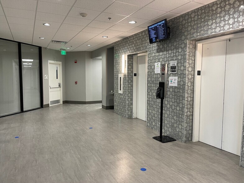 2506 Lakeland Dr, Flowood, MS à louer - Hall d’entrée – Image 2 sur 5