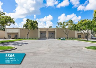 5322-5350 115th Ave N, Clearwater, FL à louer Photo intérieure– Image 2 sur 6