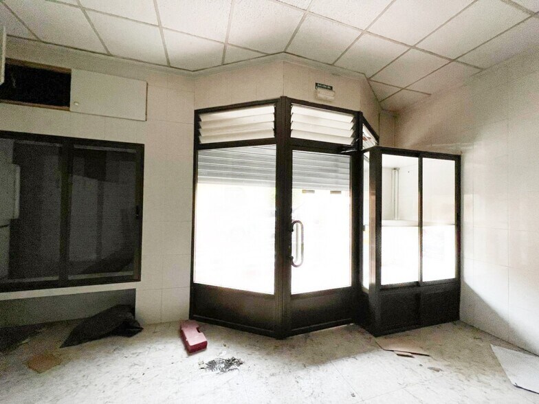 Local commercial dans València, Valencia à vendre - Photo de l’immeuble – Image 2 sur 5