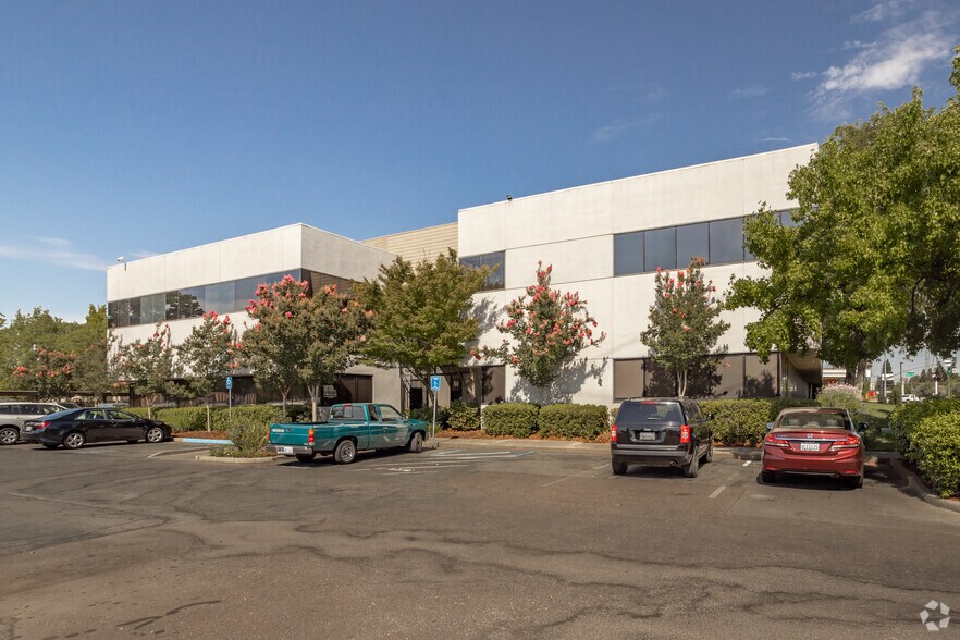 2143 Hurley Way, Sacramento, CA à vendre - Photo de l’immeuble – Image 1 sur 5