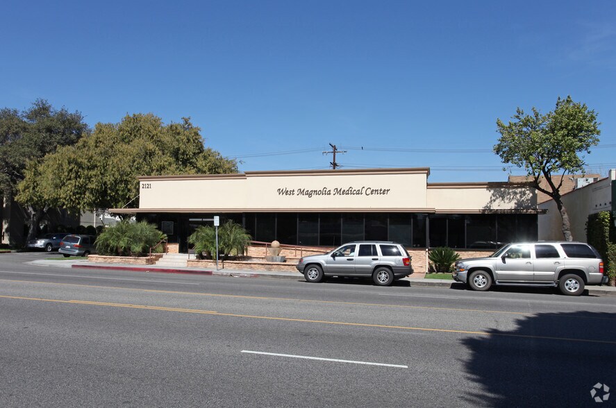 2121 W Magnolia Blvd, Burbank, CA à louer - Photo de l’immeuble – Image 3 sur 4