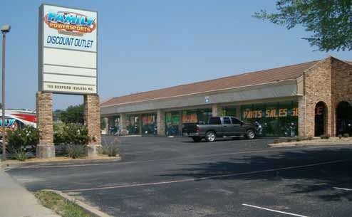 700 W Bedford Euless Rd, Hurst, TX à louer - Photo de l’immeuble – Image 2 sur 8