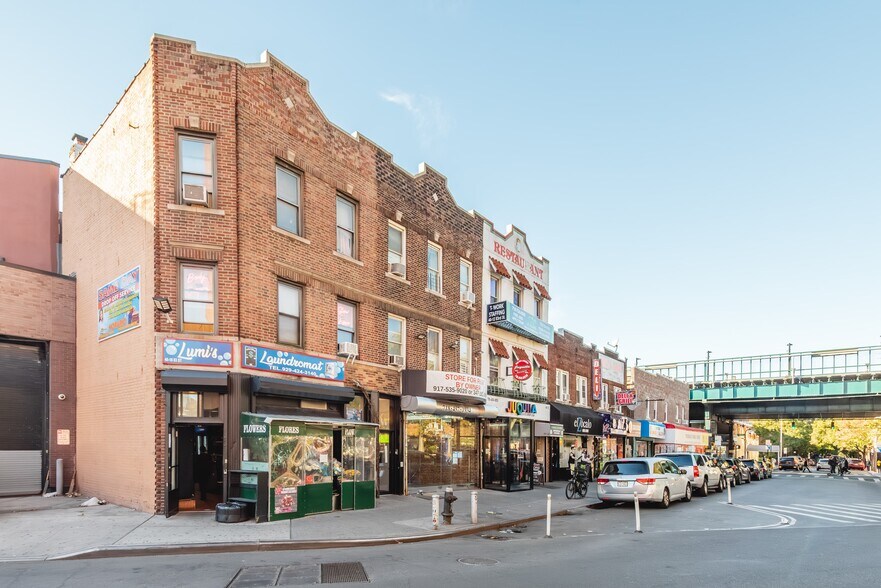 4014 83rd St, Elmhurst, NY à vendre - Photo de l’immeuble – Image 2 sur 21