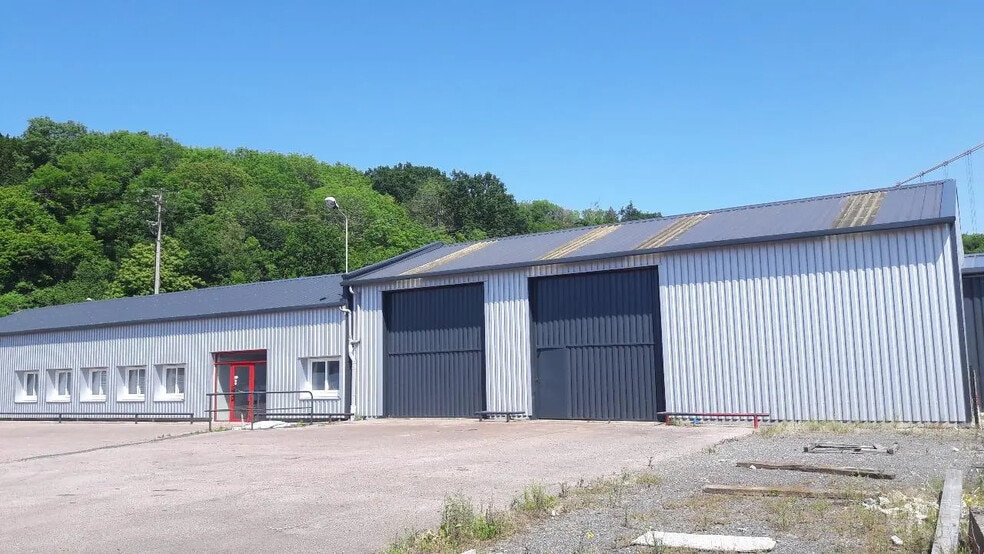 Local d’activités dans Tancarville à louer - Photo de l’immeuble – Image 1 sur 5