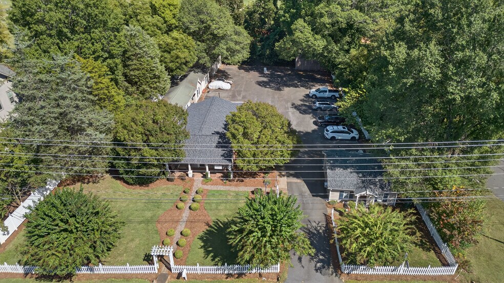 19428 Zion Ave, Cornelius, NC à vendre - Photo de l’immeuble – Image 3 sur 32