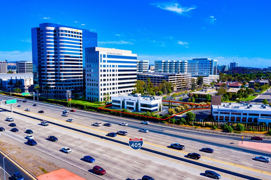 2112 Business Center Dr, Irvine, CA à vendre - Photo de l’immeuble – Image 2 sur 7