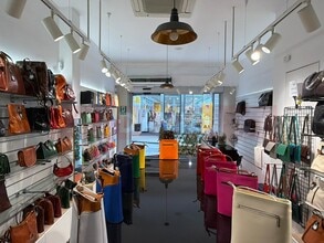 Local commercial dans Barcelone, Barcelona à louer Photo intérieure– Image 2 sur 8