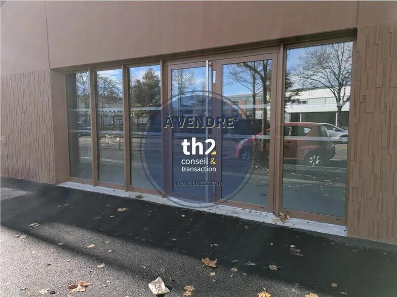 Local commercial dans Ifs à vendre - Photo de l’immeuble – Image 2 sur 4
