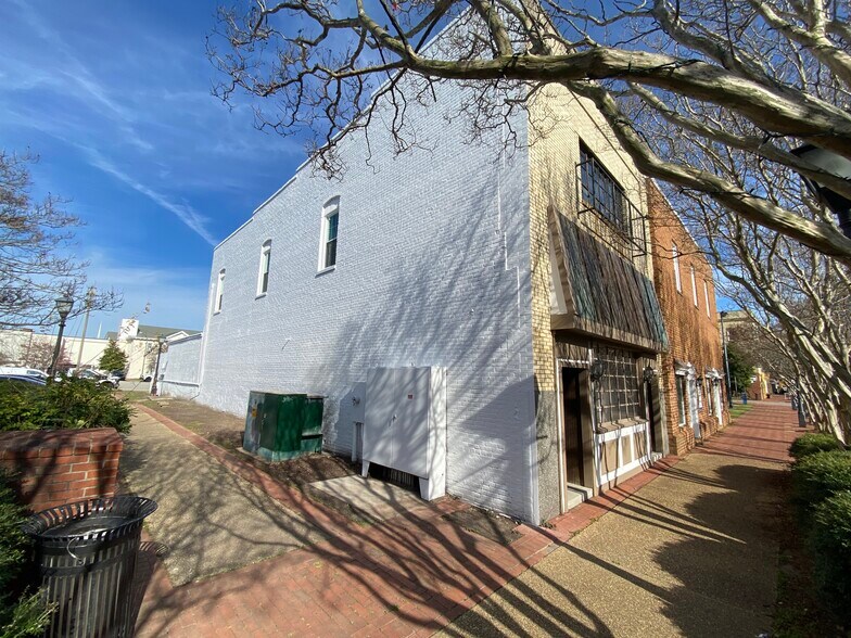 16 W Queens Way, Hampton, VA à louer - Photo de l’immeuble – Image 2 sur 4