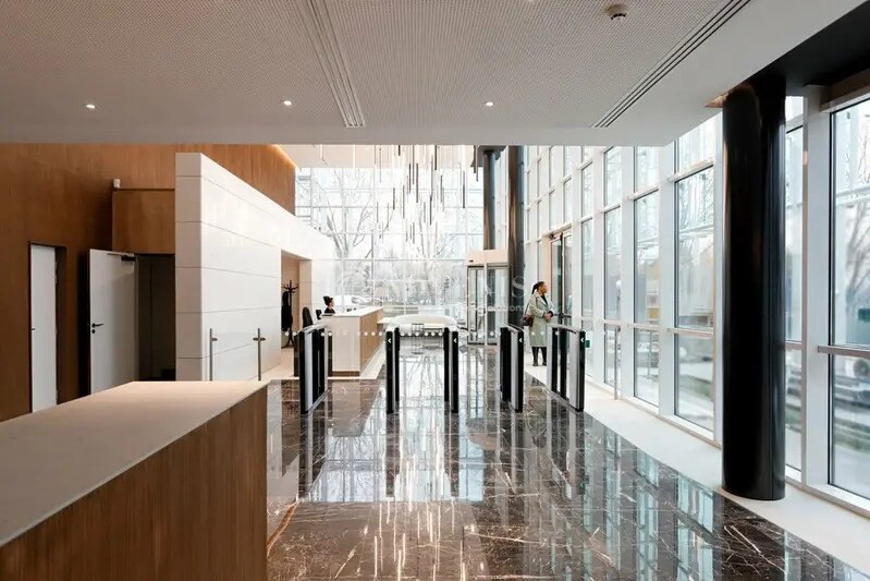 Bureau dans Puteaux à louer - Photo de l’immeuble – Image 1 sur 12