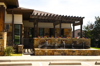 131 S Village Center Dr, Southlake, TX à louer Photo de l’immeuble– Image 2 sur 5