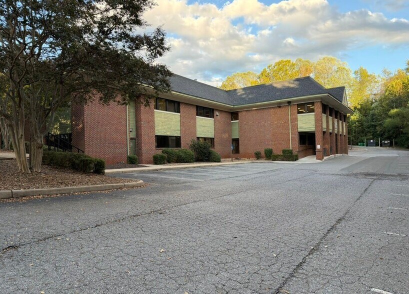 2215 Landover Pl, Lynchburg, VA à vendre - Photo de l’immeuble – Image 3 sur 5